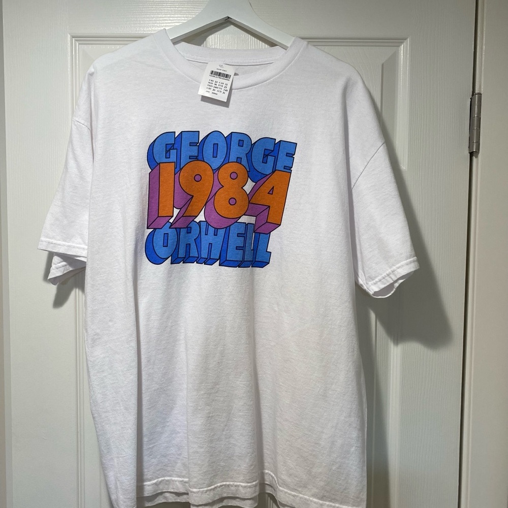 Brand new oversized graphic tee - NOT AVAILABLE ON BRANDY